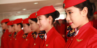 空中乘務(wù)就是我們常說(shuō)的空姐、空哥、空少，主要在航空飛機(jī)上從事為旅客的服務(wù)人員